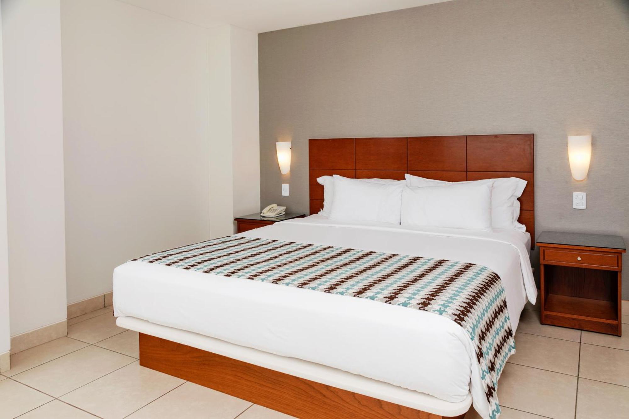 Wyndham Costa Del Sol Пукальпа Экстерьер фото