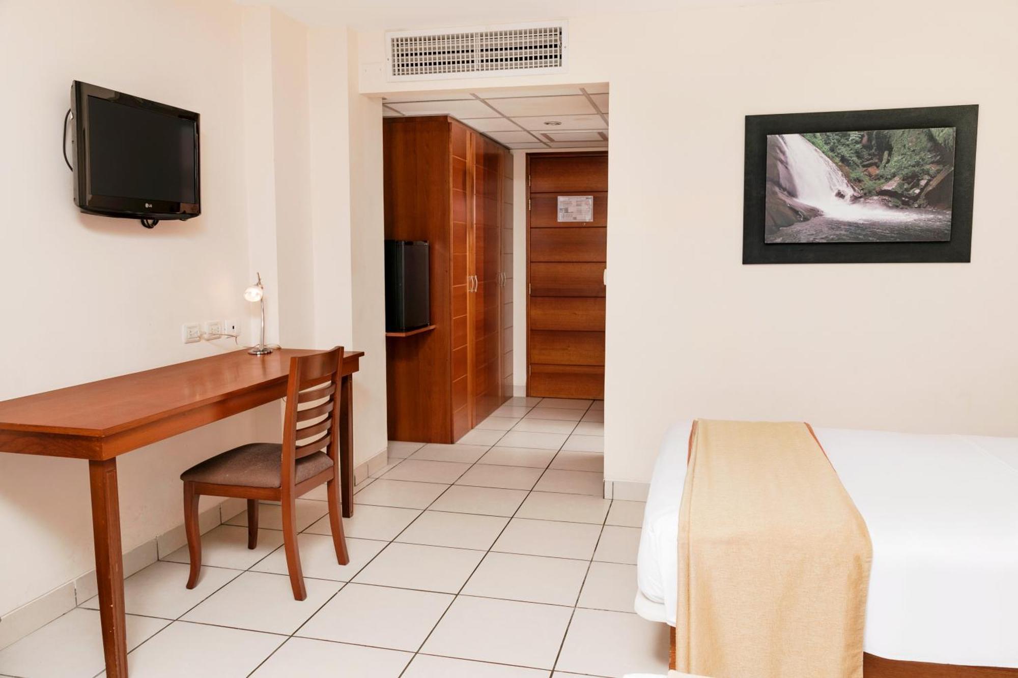 Wyndham Costa Del Sol Пукальпа Экстерьер фото