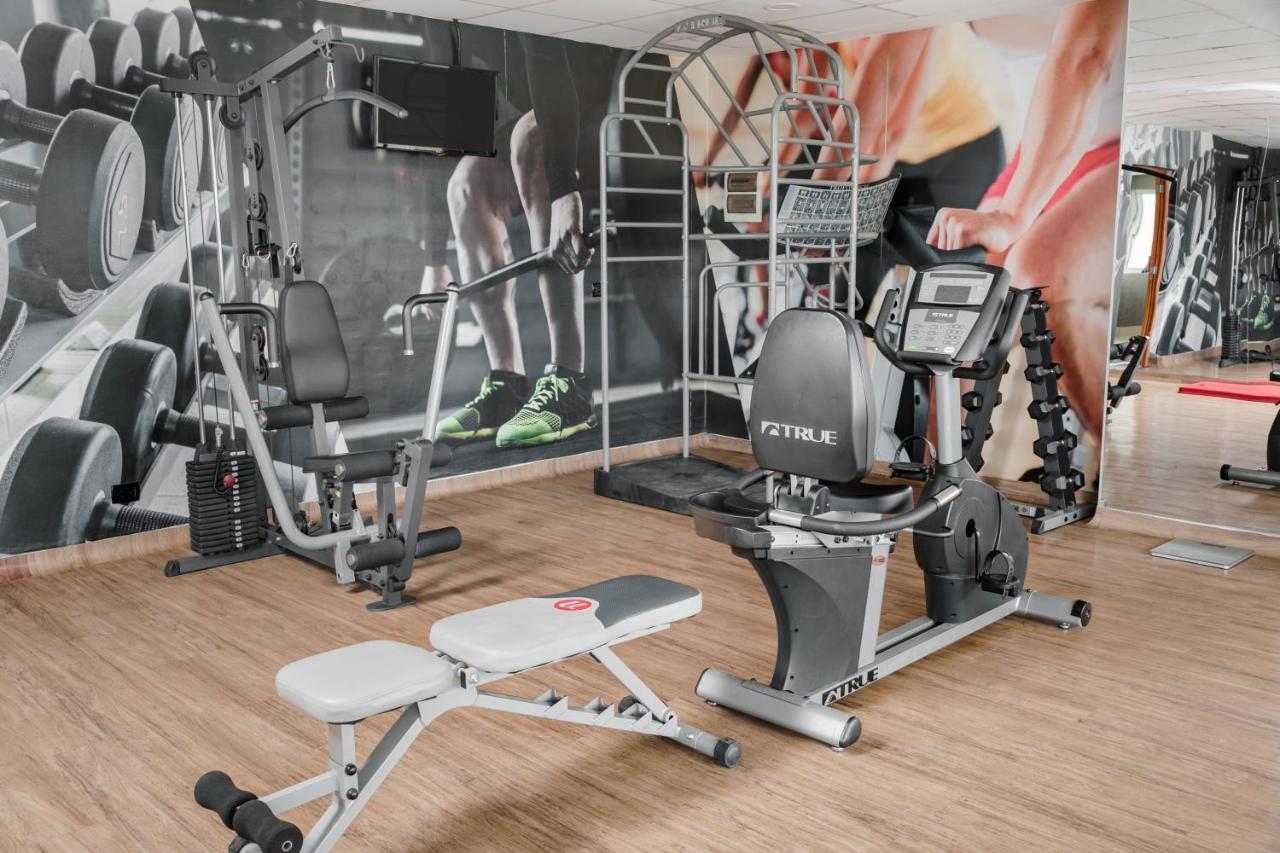 Wyndham Costa Del Sol Пукальпа Экстерьер фото A typical gym