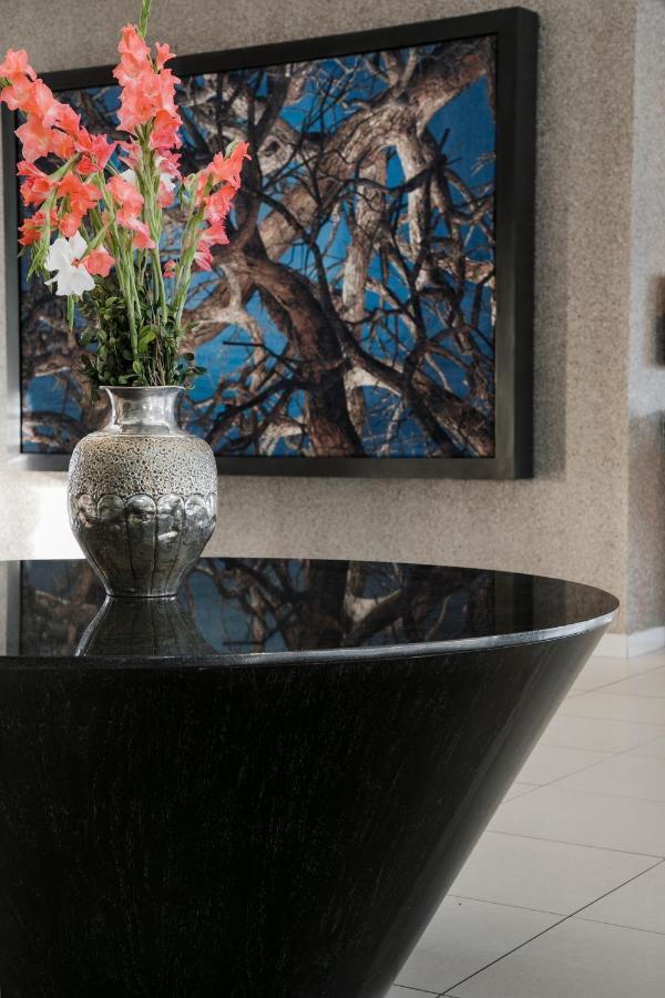 Wyndham Costa Del Sol Пукальпа Экстерьер фото A freestanding bathtub