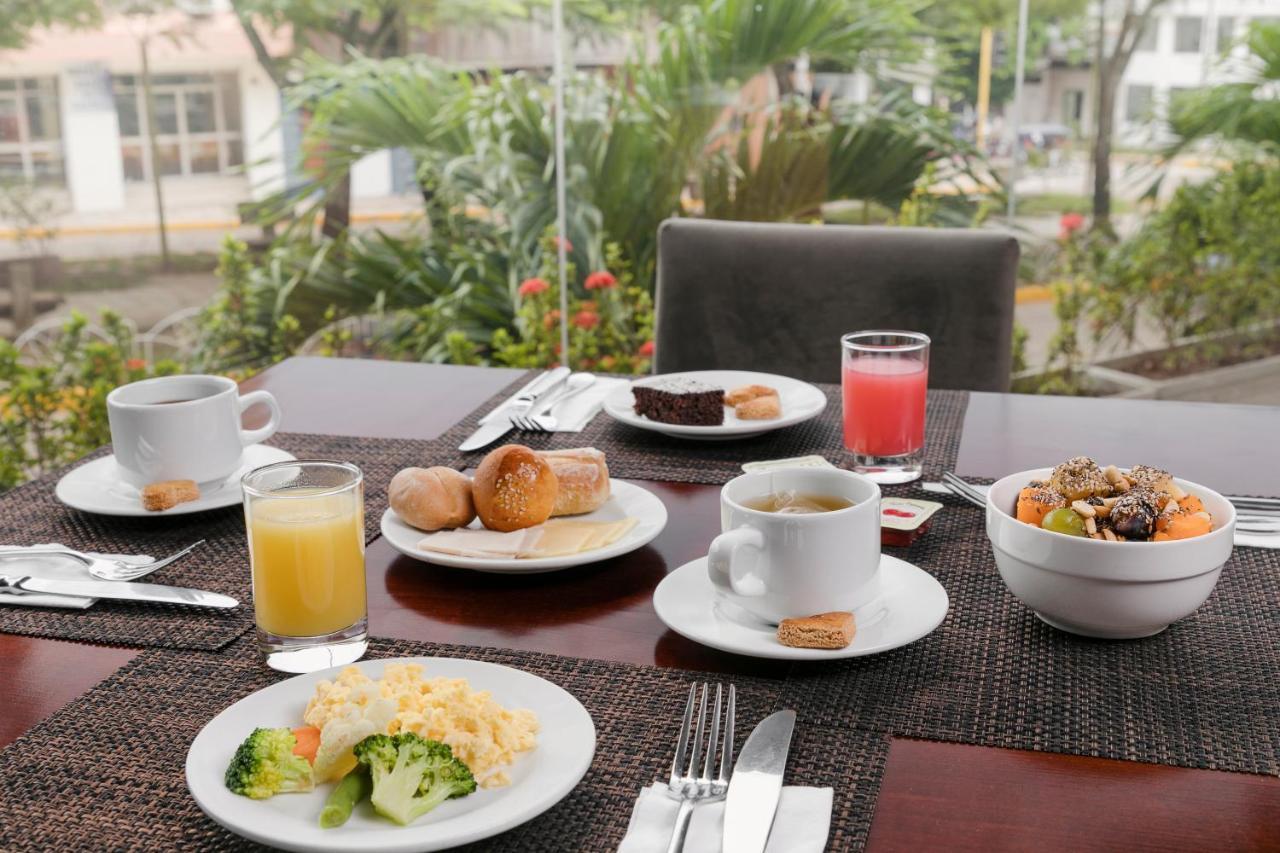 Wyndham Costa Del Sol Пукальпа Экстерьер фото A typical breakfast